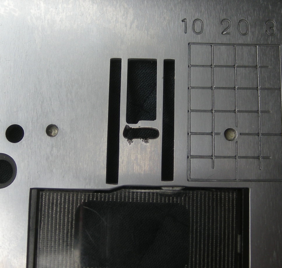 ミシンの針板｜傷｜糸がひっかかる