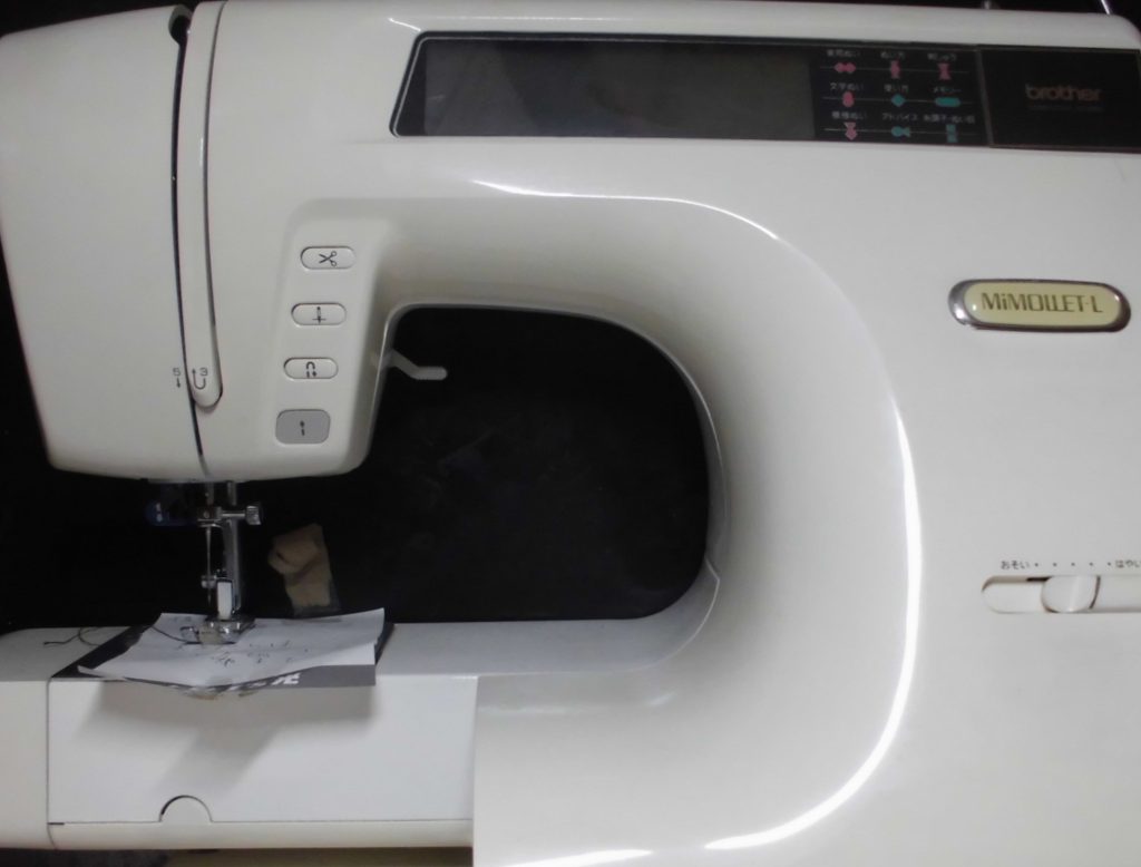 ブラザーミシン修理｜ミモレL｜ZZ3-B897｜ミシンの液晶が暗くて見えない