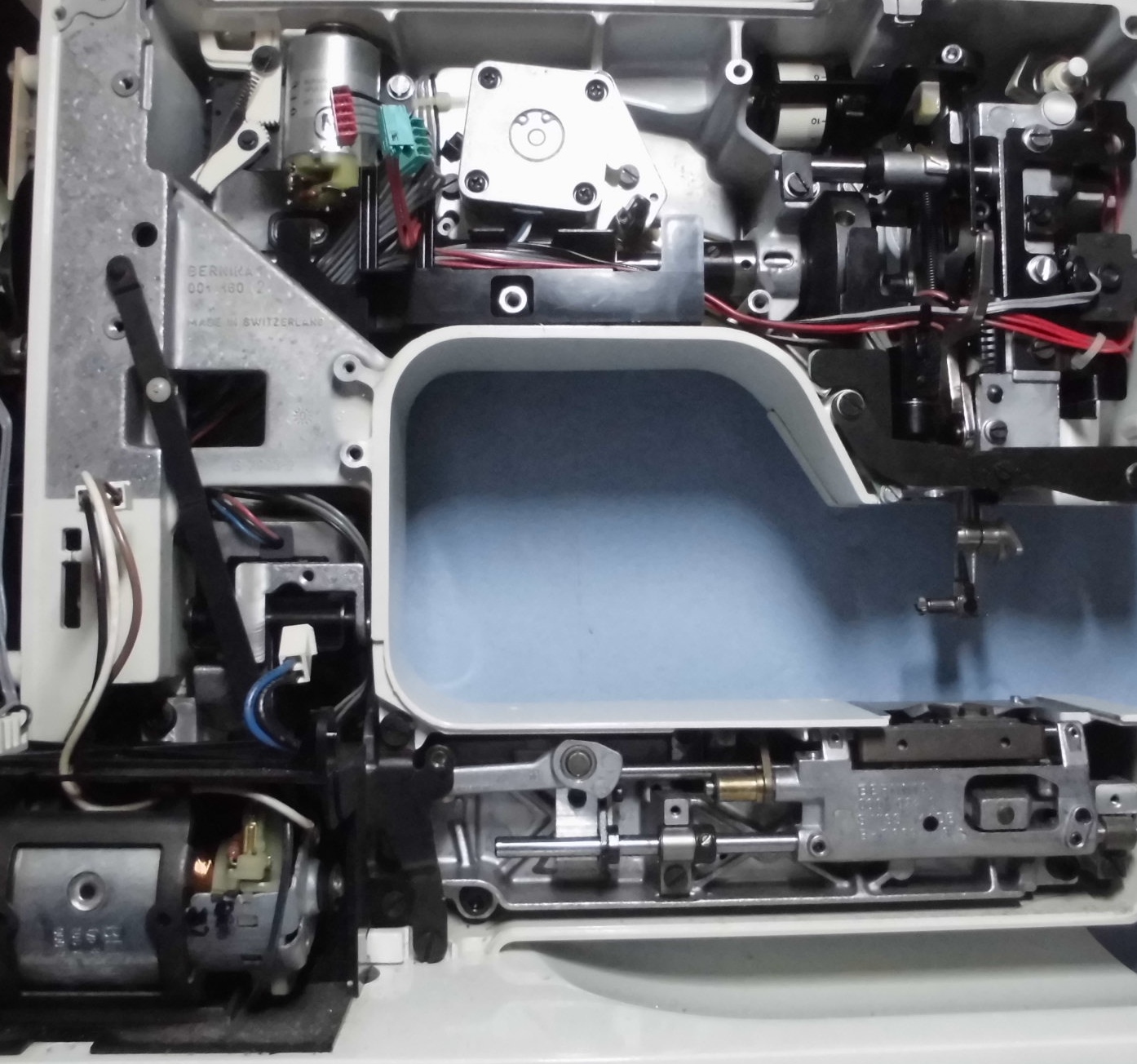 ホリデーヌ1090の分解オーバーホールメンテナンス|リッカー、ベルニナミシン