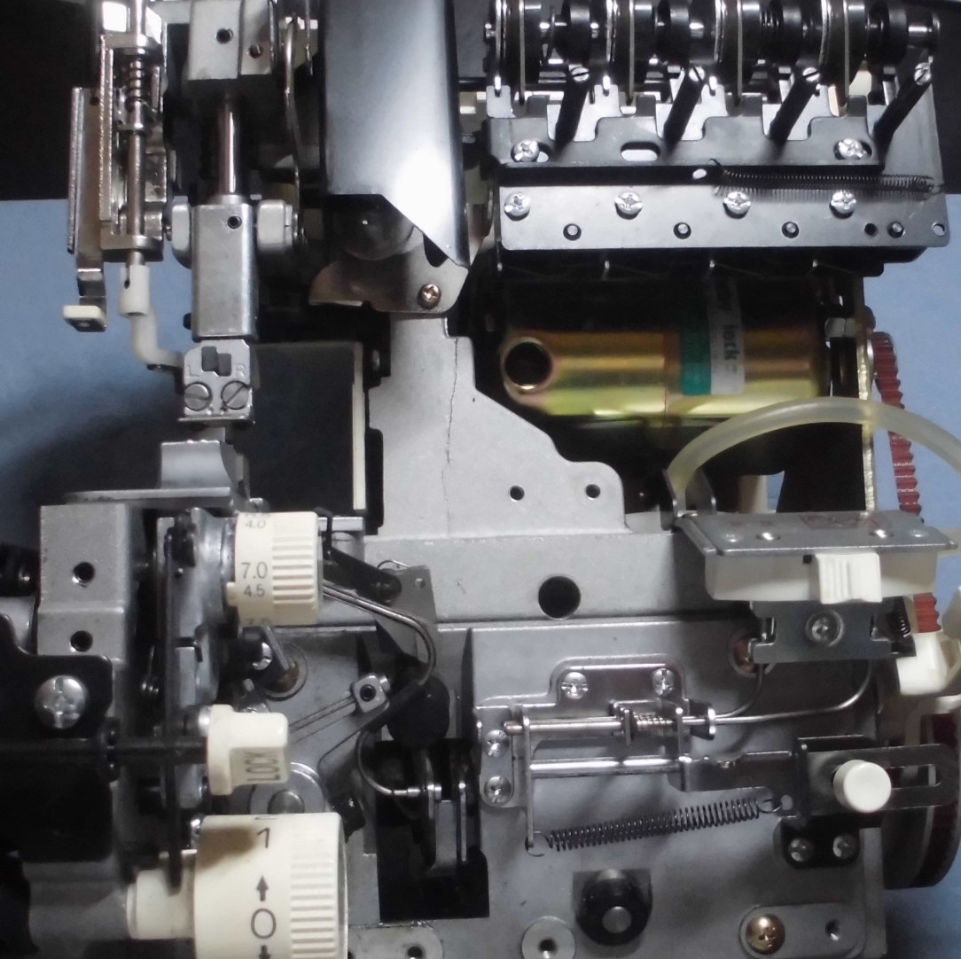 衣縫人の分解オーバーホールメンテナンス|ジューキベビーロックミシン(4本糸)